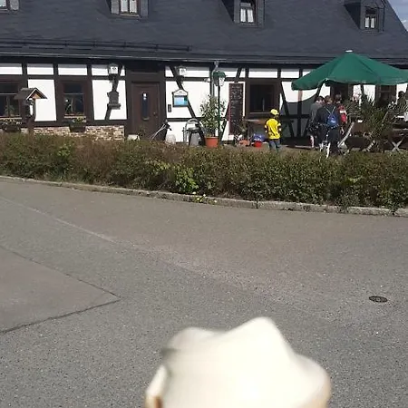 Wirtschaft&pension Zum Huthaus *